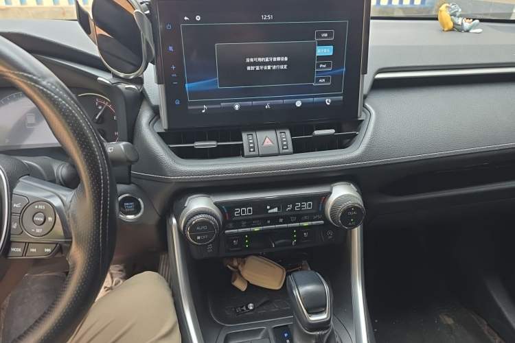 Used Toyota Wildlander 2022 2.0L CVT Four-Wheel Drive Premium Edition Audio And AC Panel
