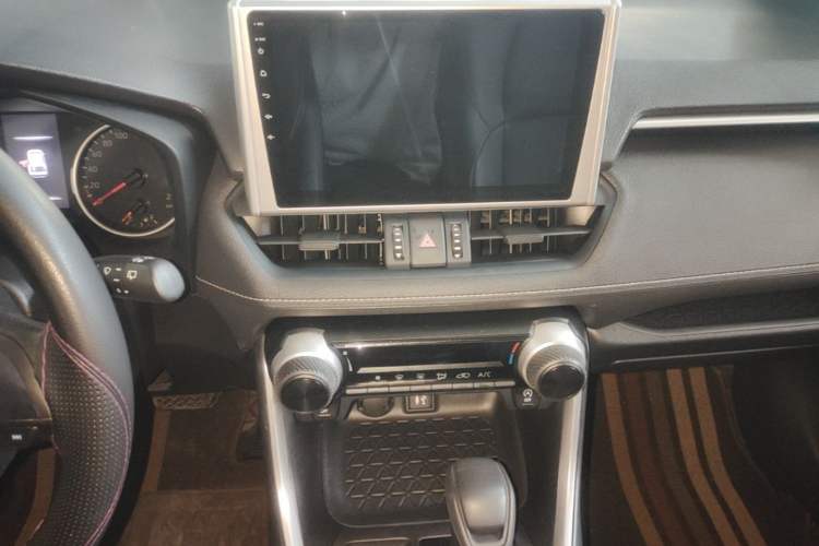 Used Toyota Wildlander 2022 Updated Version 2.0L CVT Two-Wheel Drive Leading Edition Audio And AC Panel