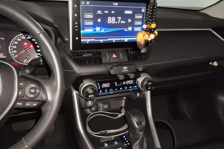 Used Toyota Wildlander 2022 2.0L CVT Two-Wheel Drive Luxury PLUS Edition Audio And AC Panel