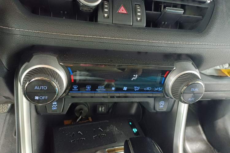 Used Toyota Wildlander 2022 2.0L CVT Two-Wheel Drive Luxury PLUS Edition Audio And AC Panel