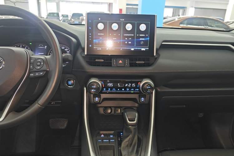 Used Toyota Wildlander 2022 2.0L CVT Two-Wheel Drive Luxury PLUS Edition Audio And AC Panel