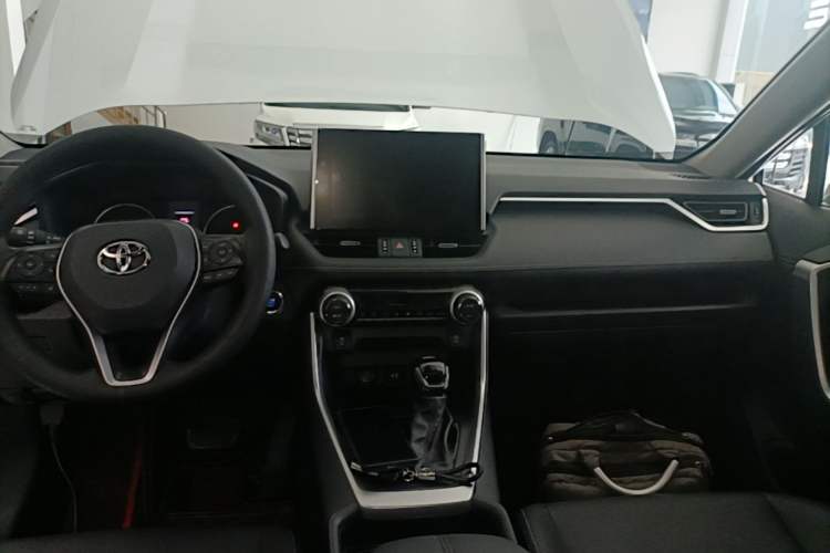 Used Toyota Wildlander 2022 2.0L CVT 4x4 Luxury PLUS Edition Audio And AC Panel
