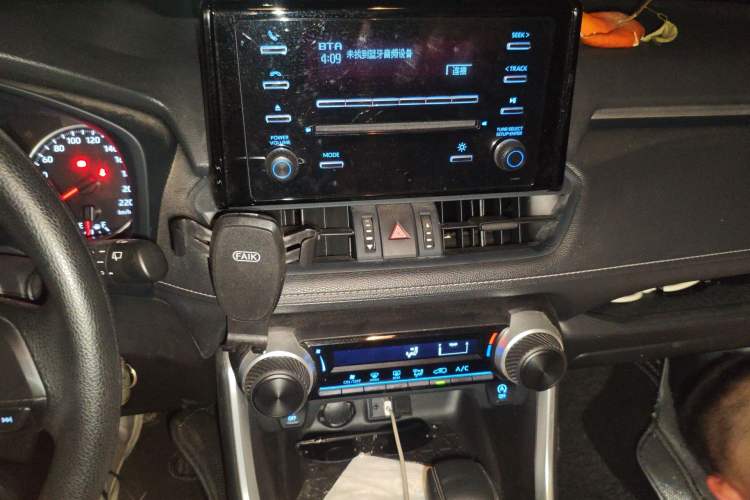 Used Toyota Wildlander 2022 2.0L CVT Two-Wheel Drive Leading Edition Audio And AC Panel