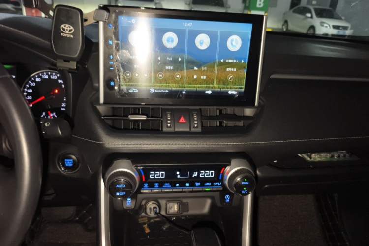 Used Toyota Wildlander 2022 2.0L CVT Two-Wheel Drive Luxury Edition Audio And AC Panel