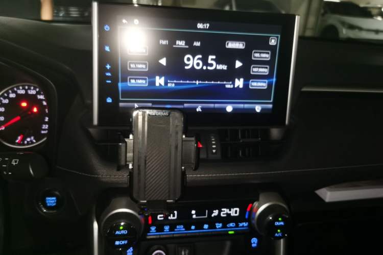 Used Toyota Wildlander 2022 2.0L CVT Two-Wheel Drive Luxury PLUS Edition Audio And AC Panel