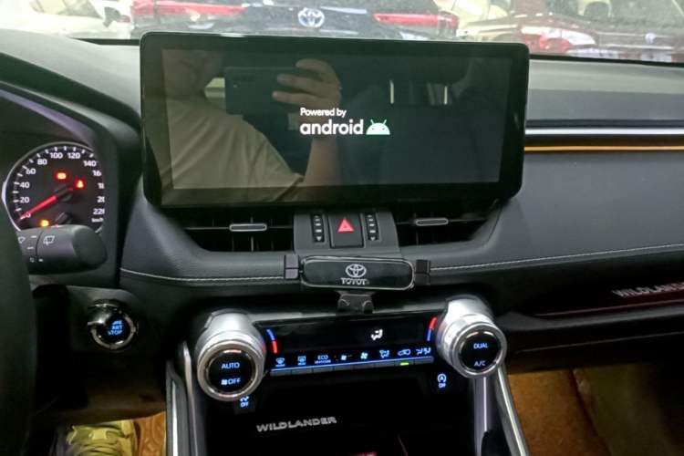 Used Toyota Wildlander 2022 2.0L CVT Two-Wheel Drive Luxury PLUS Edition Audio And AC Panel