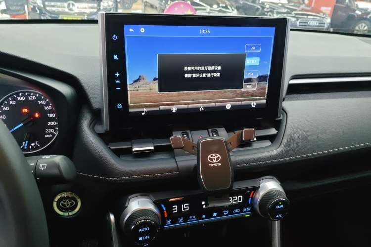 Used Toyota Wildlander 2022 Dual-Engine 2.5L E-CVT Four-Wheel Drive Luxury Edition Audio And AC Panel