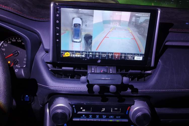 Used Toyota Wildlander 2022 Updated Version 2.0L CVT Two-Wheel Drive Leading Edition Audio And AC Panel