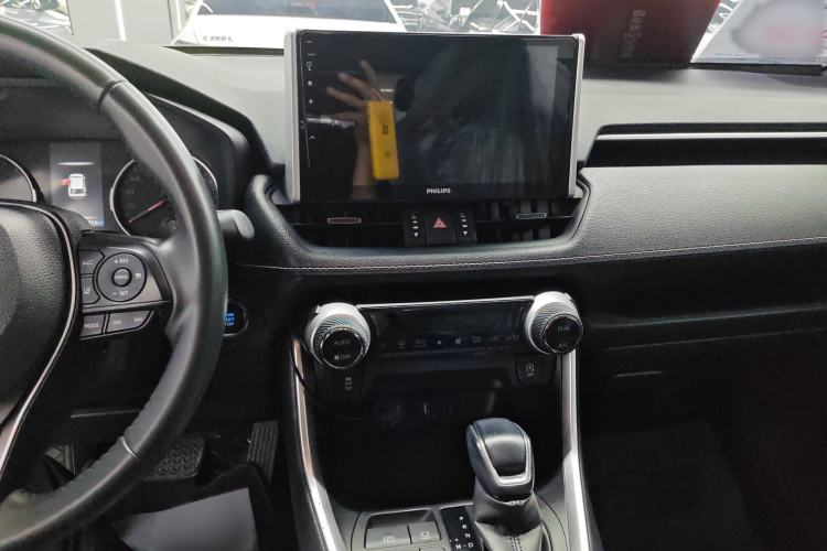 Used Toyota Wildlander 2022 2.0L CVT Two-Wheel Drive Luxury Edition Audio And AC Panel