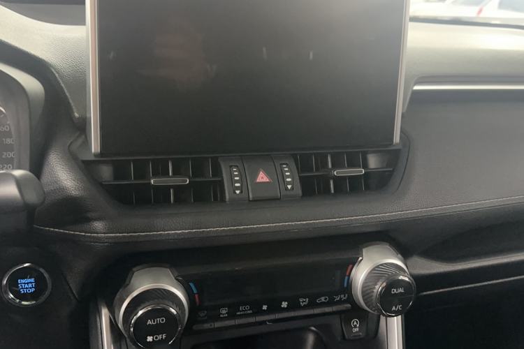 Used Toyota Wildlander 2022 2.0L CVT Two-Wheel Drive Luxury Edition Audio And AC Panel