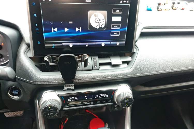 Used Toyota Wildlander 2022 2.0L CVT Two-Wheel Drive Luxury Edition Audio And AC Panel