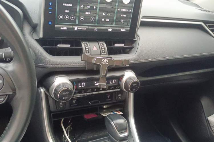 Used Toyota Wildlander 2022 2.0L CVT Two-Wheel Drive Prestige Edition Audio And AC Panel