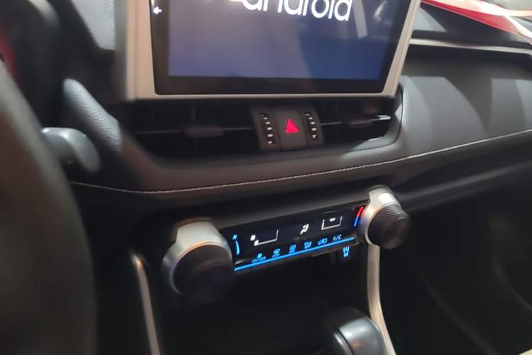 Used Toyota Wildlander 2022 Updated Version 2.0L CVT Two-Wheel Drive Leading Edition Audio And AC Panel