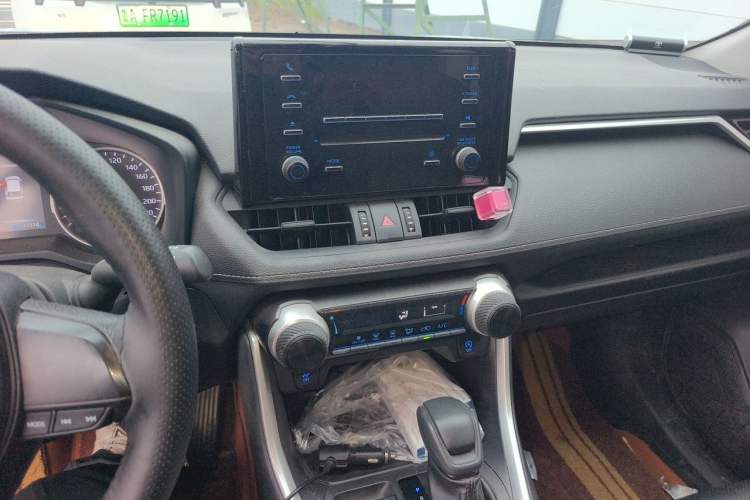 Used Toyota Wildlander 2022 Updated Version 2.0L CVT Two-Wheel Drive Leading Edition Audio And AC Panel