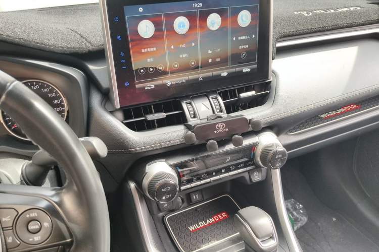 Used Toyota Wildlander 2022 2.0L CVT Two-Wheel Drive Luxury PLUS Edition Audio And AC Panel