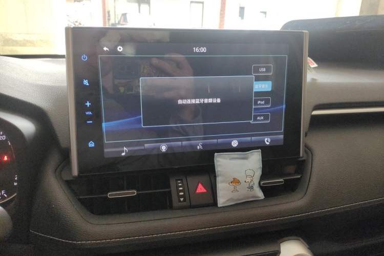 Used Toyota Wildlander 2022 2.0L CVT Two-Wheel Drive Luxury PLUS Edition Audio And AC Panel
