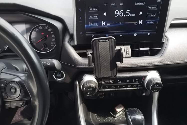 Used Toyota Wildlander 2022 2.0L CVT Two-Wheel Drive Luxury PLUS Edition Audio And AC Panel