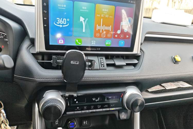 Used Toyota Wildlander 2022 2.0L CVT Two-Wheel Drive Leading Edition Audio And AC Panel