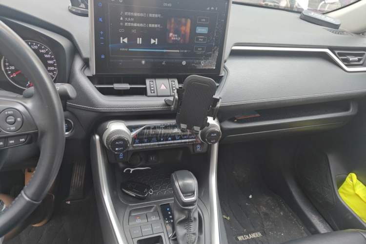 Used Toyota Wildlander 2022 2.0L CVT Two-Wheel Drive Luxury Edition Audio And AC Panel