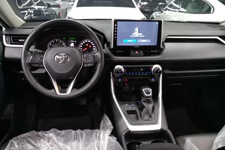 Used Toyota Wildlander 2022 2.0L CVT Two-Wheel Drive Luxury Edition Center Console