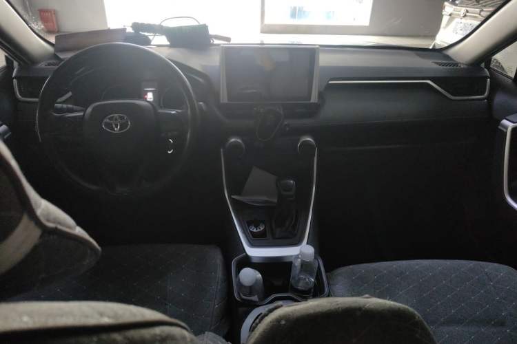 Used Toyota Wildlander 2022 Updated Version 2.0L CVT Two-Wheel Drive Leading Edition Center Console