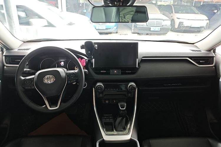 Used Toyota Wildlander 2022 2.0L CVT Two-Wheel Drive Luxury Edition Center Console