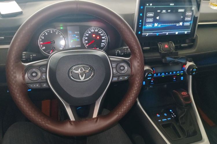 Used Toyota Wildlander 2022 2.0L CVT Two-Wheel Drive Prestige Edition Center Console