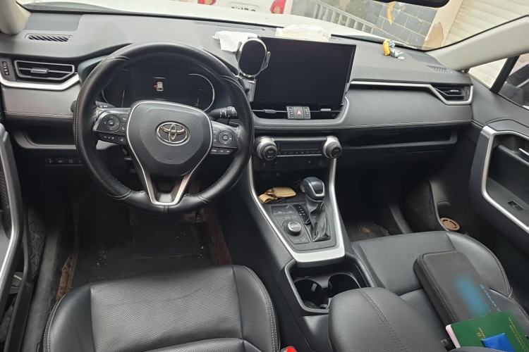 Used Toyota Wildlander 2022 2.0L CVT Four-Wheel Drive Premium Edition Center Console