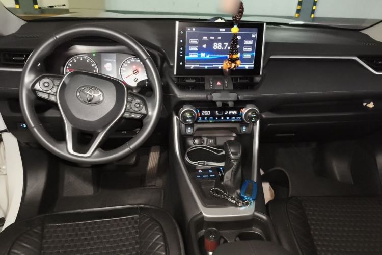 Used Toyota Wildlander 2022 2.0L CVT Two-Wheel Drive Luxury PLUS Edition Center Console