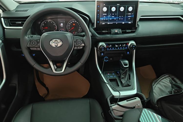 Used Toyota Wildlander 2022 2.0L CVT Two-Wheel Drive Luxury PLUS Edition Center Console