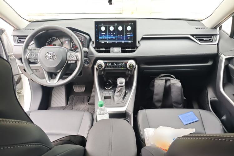 Used Toyota Wildlander 2022 2.0L CVT Two-Wheel Drive Luxury PLUS Edition Center Console