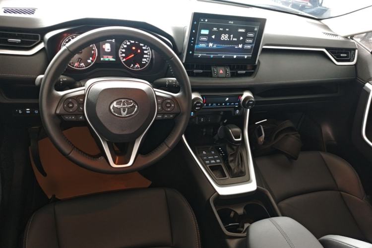 Used Toyota Wildlander 2022 2.0L CVT 4x4 Luxury PLUS Edition Center Console