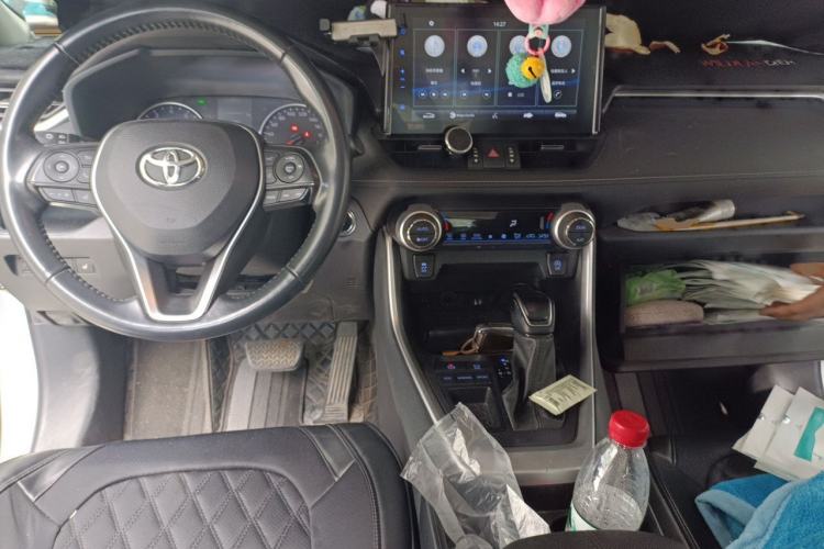 Used Toyota Wildlander 2022 2.0L CVT Two-Wheel Drive Luxury PLUS Edition Center Console