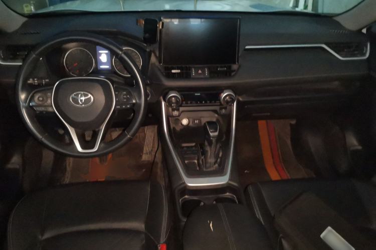 Used Toyota Wildlander 2022 2.0L CVT Two-Wheel Drive Luxury PLUS Edition Center Console