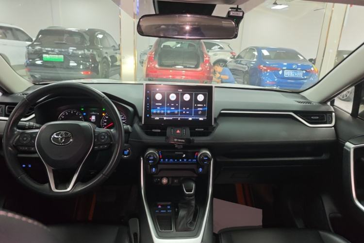 Used Toyota Wildlander 2022 2.0L CVT Two-Wheel Drive Luxury PLUS Edition Center Console