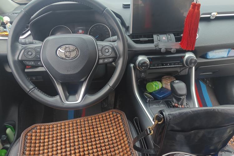 Used Toyota Wildlander 2022 Dual-Motor 2.5L E-CVT 4x4 Luxury PLUS Edition Center Console