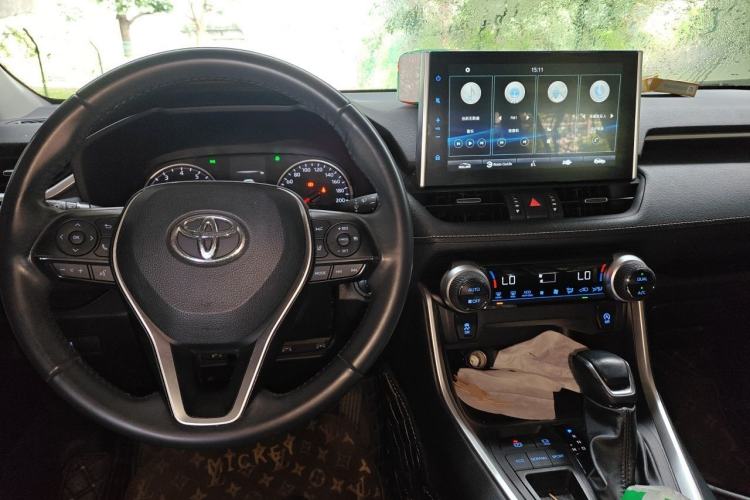 Used Toyota Wildlander 2022 2.0L CVT Two-Wheel Drive Luxury PLUS Edition Center Console