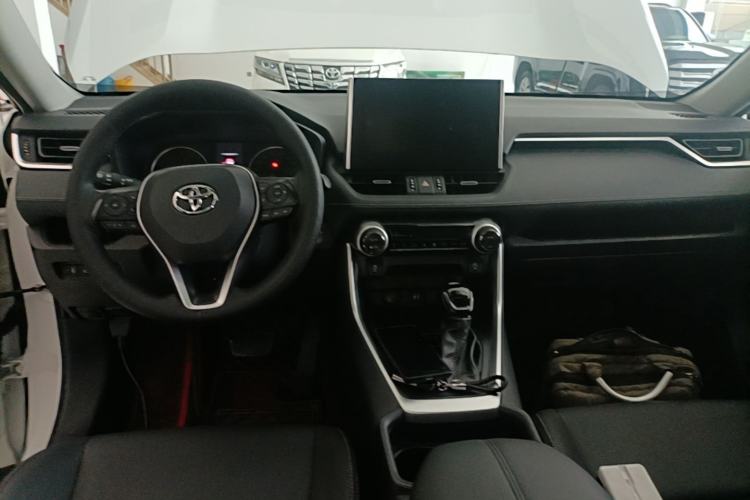 Used Toyota Wildlander 2022 2.0L CVT 4x4 Luxury PLUS Edition Center Console