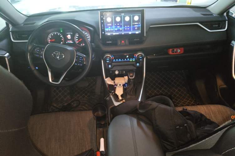 Used Toyota Wildlander 2022 2.0L CVT Two-Wheel Drive Luxury Edition Center Console