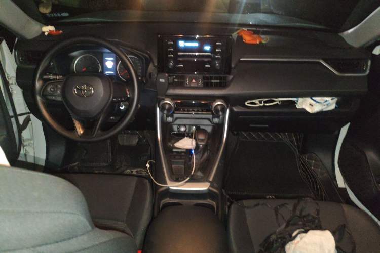 Used Toyota Wildlander 2022 2.0L CVT Two-Wheel Drive Leading Edition Center Console