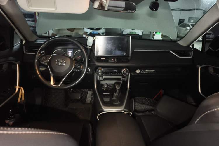 Used Toyota Wildlander 2022 2.0L CVT Two-Wheel Drive Luxury Edition Center Console