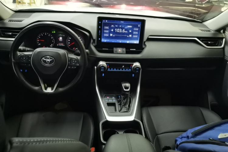 Used Toyota Wildlander 2022 2.0L CVT Two-Wheel Drive Luxury PLUS Edition Center Console