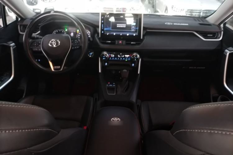 Used Toyota Wildlander 2022 2.0L CVT Two-Wheel Drive Luxury PLUS Edition Center Console