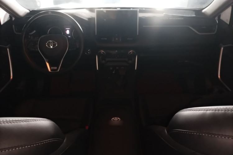Used Toyota Wildlander 2022 2.0L CVT Two-Wheel Drive Luxury PLUS Edition Center Console