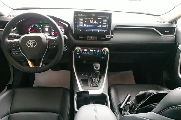 Used Toyota Wildlander 2022 2.0L CVT Two-Wheel Drive Luxury PLUS Edition Center Console