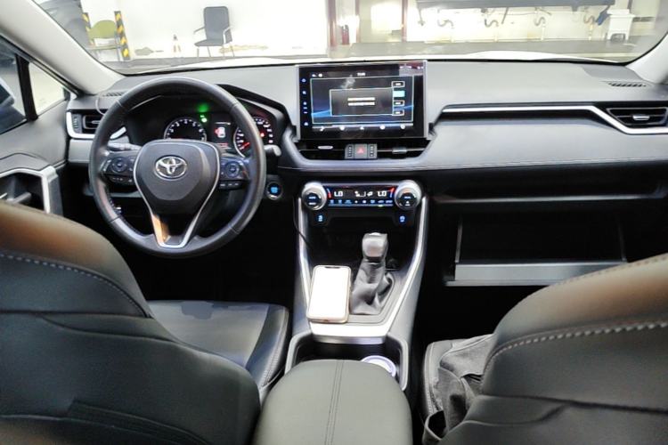 Used Toyota Wildlander 2022 2.0L CVT Two-Wheel Drive Luxury Edition Center Console