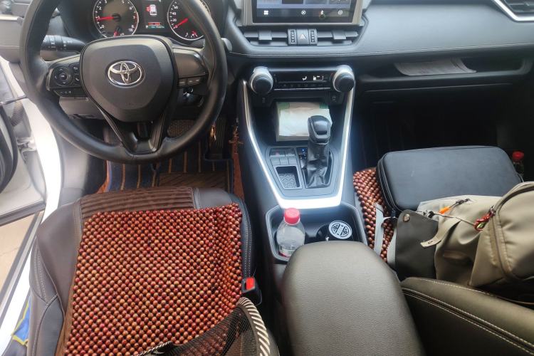 Used Toyota Wildlander 2022 2.0L CVT Two-Wheel Drive Leading Edition Center Console