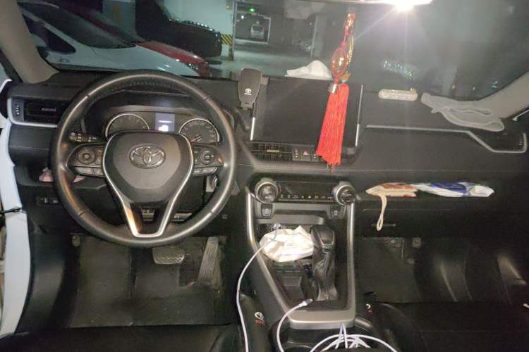 Used Toyota Wildlander 2022 2.0L CVT Two-Wheel Drive Luxury PLUS Edition Center Console
