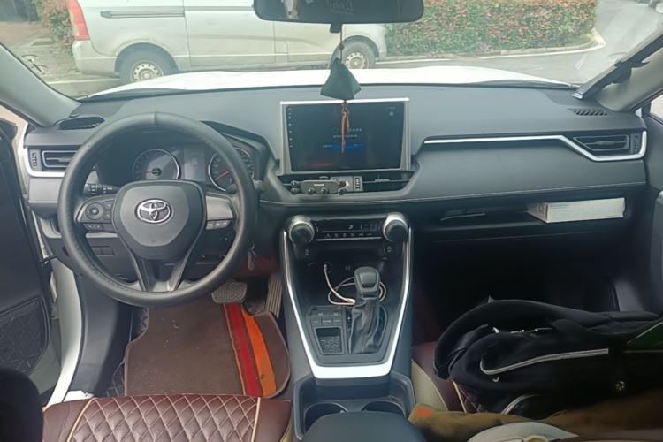 Used Toyota Wildlander 2022 2.0L CVT Two-Wheel Drive Leading Edition Center Console