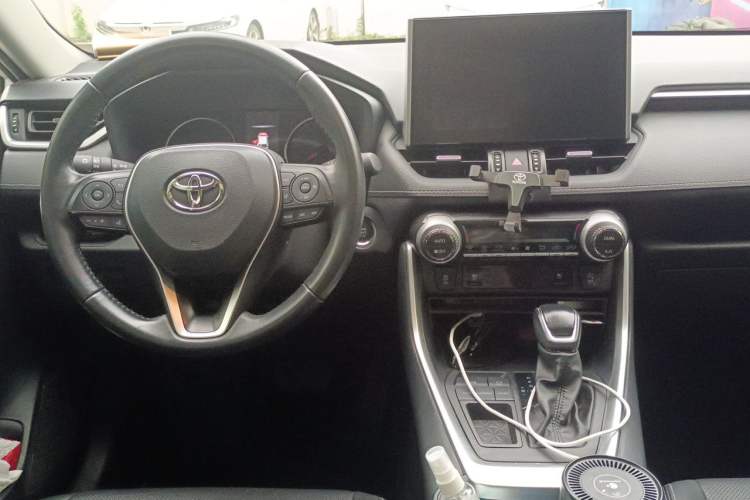 Used Toyota Wildlander 2022 2.0L CVT Two-Wheel Drive Prestige Edition Center Console